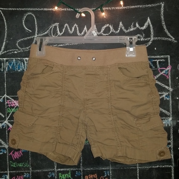 Khaki shorts - Picture 2 of 4